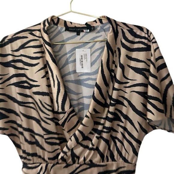 Sally LaPointe Zebra Short Sleeve Drop Collar Faux Wrap Dress Black Tan Size 4 - Picture 4 of 16